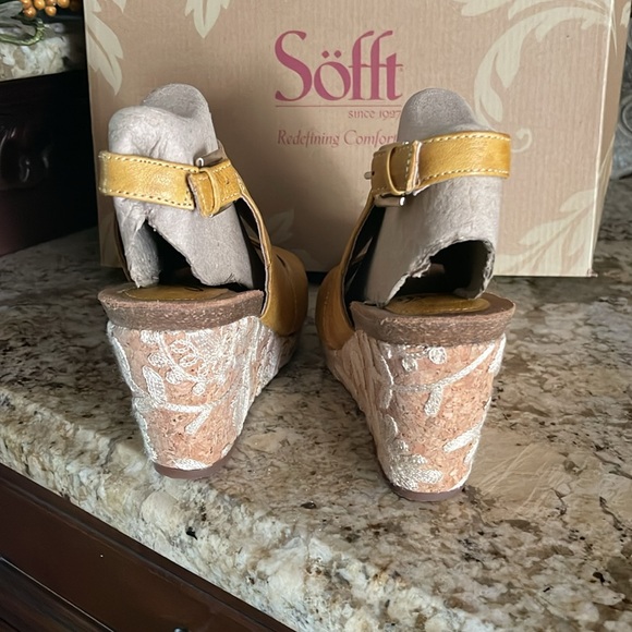 Sofft Corrina size 8 Euro 39 lemon yellow new sandals - Picture 3 of 4